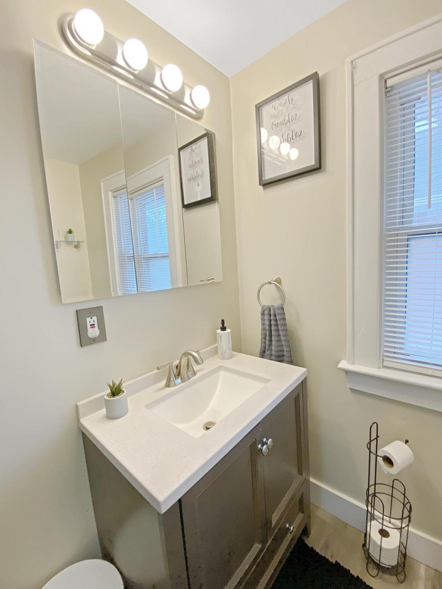 Lux 3Br, Steps From Airport, U Of R & Grocery Stores Rochester Zewnętrze zdjęcie